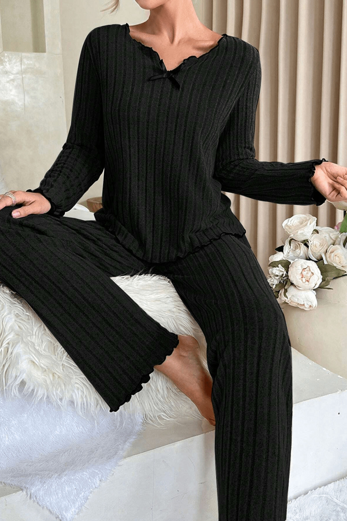 Kadın Siyah Uzun Kollu Fiyonklu Yuvarlak Yaka Mevsimlik Pijama Takımı görsel 1