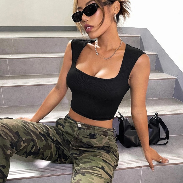Kadın Siyah Kare Yaka Kalınlaşan Omuz Detaylı Crop Top Bluz