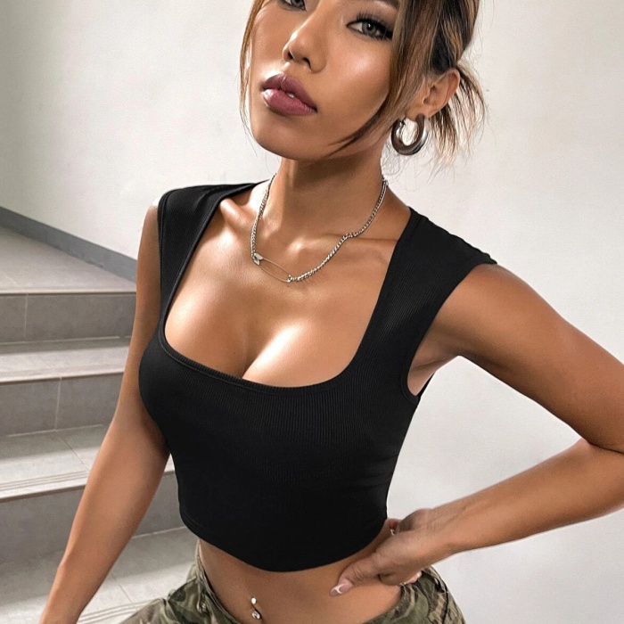 Kadın Siyah Kare Yaka Kalınlaşan Omuz Detaylı Crop Top Bluz