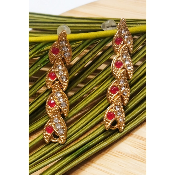 Monalisa Home  Çelik Taşlı Gold Renk Küpe