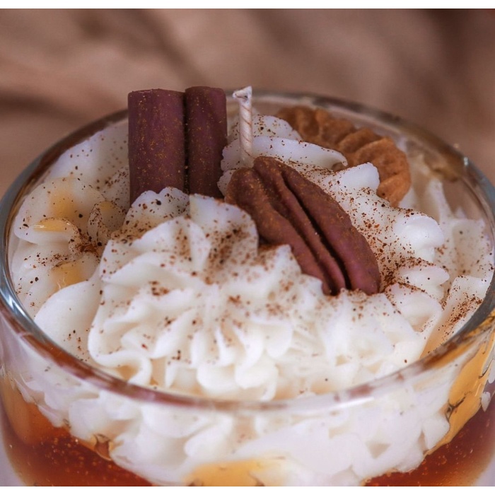 Karamelli Tatlı Görünümlü Cam Kavanoz Mum – El Yapımı Aromatik Dessert Candle