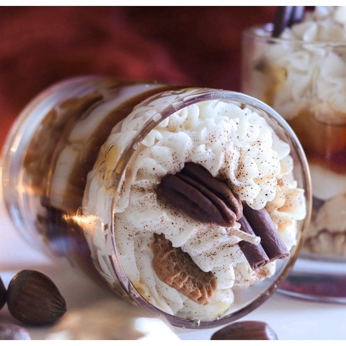 Karamelli Tatlı Görünümlü Cam Kavanoz Mum – El Yapımı Aromatik Dessert Candle