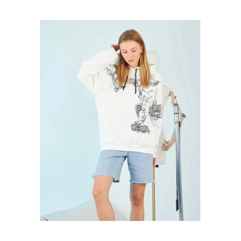 Kapüşonlu Üç İplik Sweatshirt – Beyaz Strong Heykel Baskılı, Rahat Kalıp, Kanguru Cepli Modern Tasarım