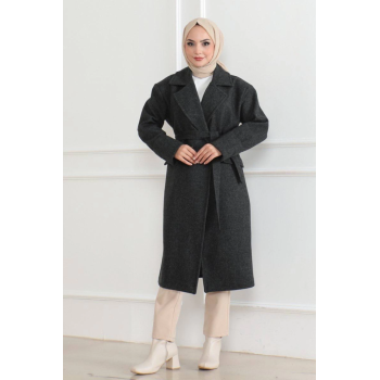Kaşe Kaban – Uzun Boy 115 Cm Kruvaze Yaka Kuşaklı Astarlı Kışlık Tesettür Kaban, Yünlü Dokuma Kaşmir Kumaş, Cepli Oversize Rahat Kalıp Şık Modern Kaban Mont Modeli (Günlük Ve Özel Gün Kombinlerine Uygun) - Siyah