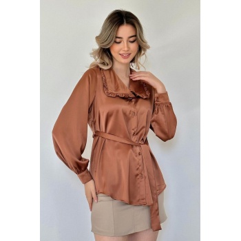 Kahverengi Yakası Fırfırlı Kuşaklı Saten Gömlek