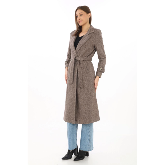 Balık Sırtı Kaşe Kaban – Uzun Boy Kruvaze Yaka Kuşaklı Astarlı Kışlık Tesettür Kaban, Yünlü Dokuma Kaşmir Kumaş, Cepli Rahat Oversize Kalıp Şık Modern Kaban Mont Modeli (Günlük Ve Özel Gün Kombinlerine Uygun) - Vizon