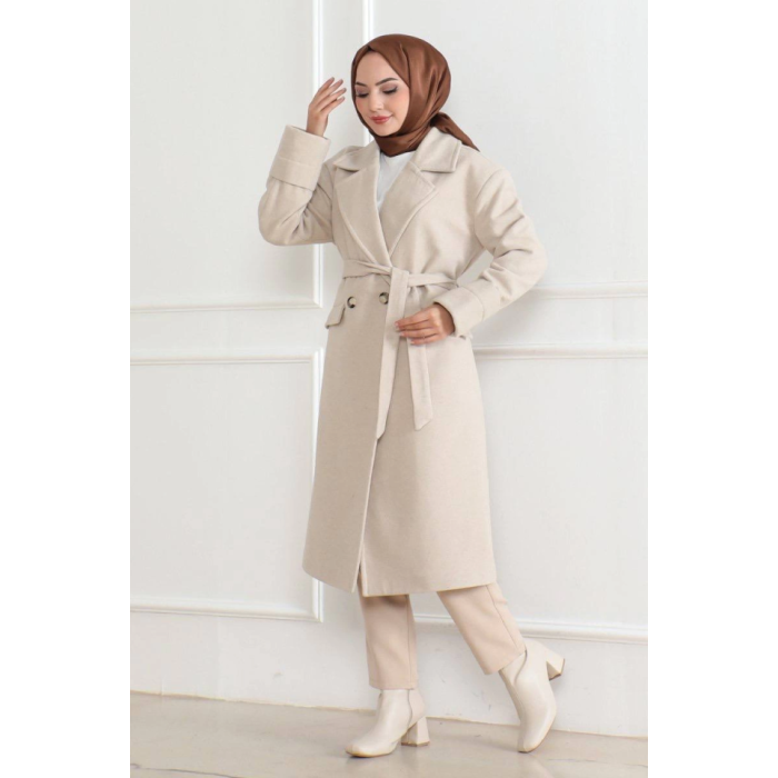 Kaşe Kaban – Uzun Boy Kruvaze Yaka Kuşaklı Tesettür Kaşe Kışlık Kaban, Astarlı Şık Yünlü Dokuma Oversize Rahat Kalıp Cepli Düğmeli Modern Kap Modeli - Bej
