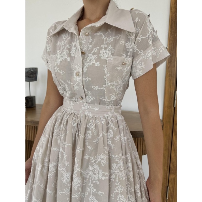 Bej Gömlek Ve Etek Takım