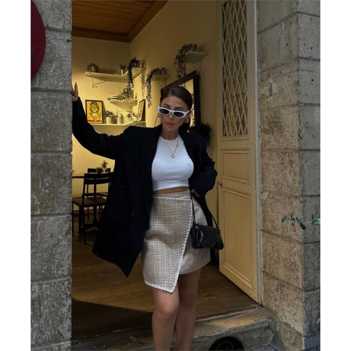 ŞANELKAPAKLI ÇOBAN DİKİŞ DETAYLI KISA ETEK - Bej