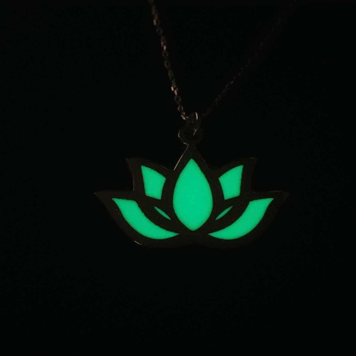 Özel Beyaz Mineli Karanlıkta Yeşil Parlayan Gümüş Lotus Kolye (BG-KLY-662)