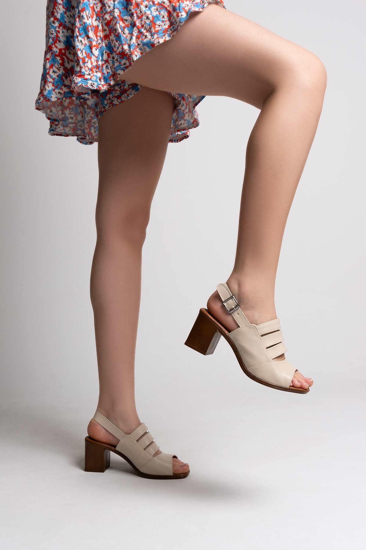Kadın Topuklu Sandalet TR012Y06B