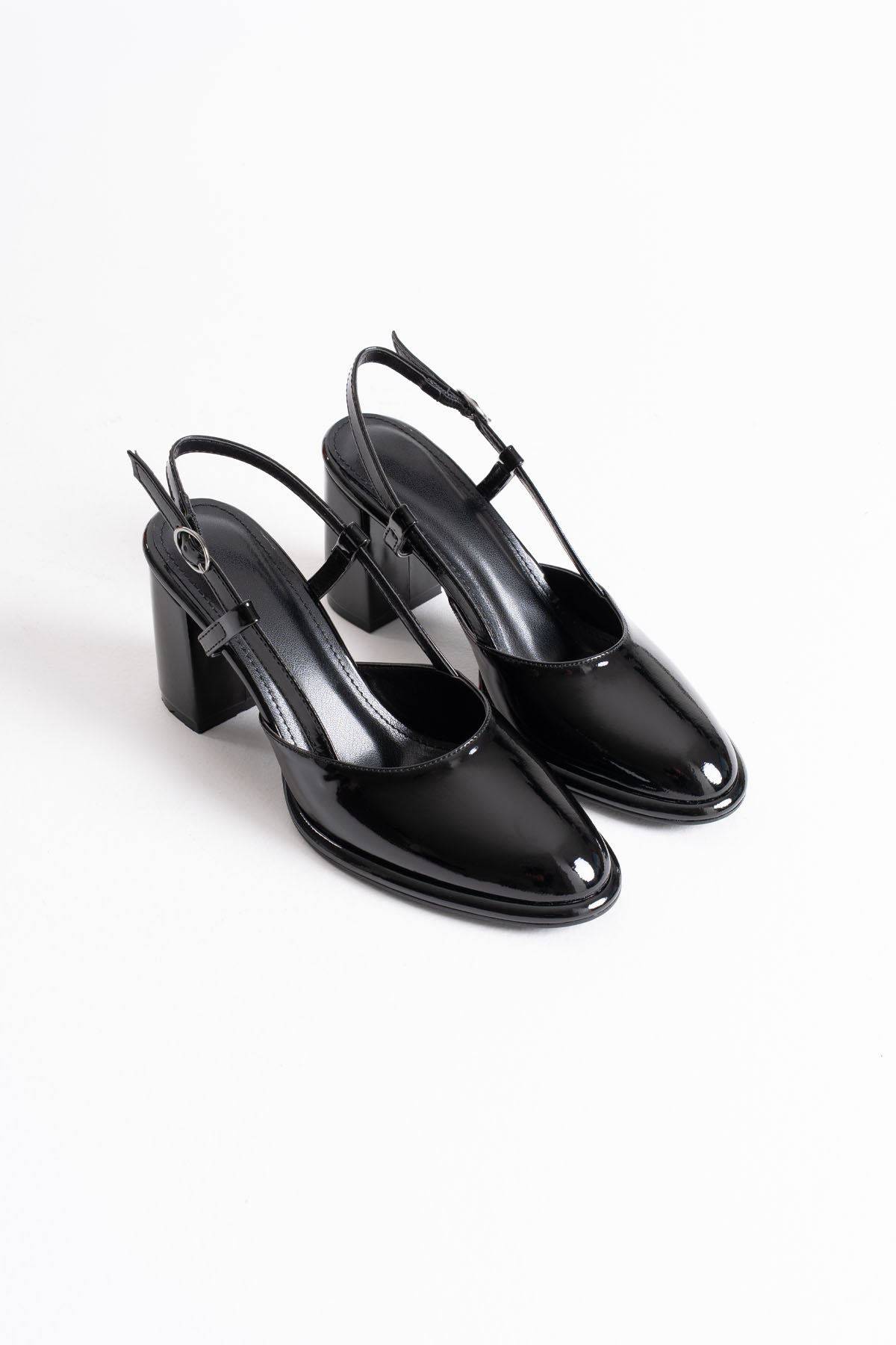 Siyah Rugan Kadın Topuklu Ayakkabı TR18MS18A