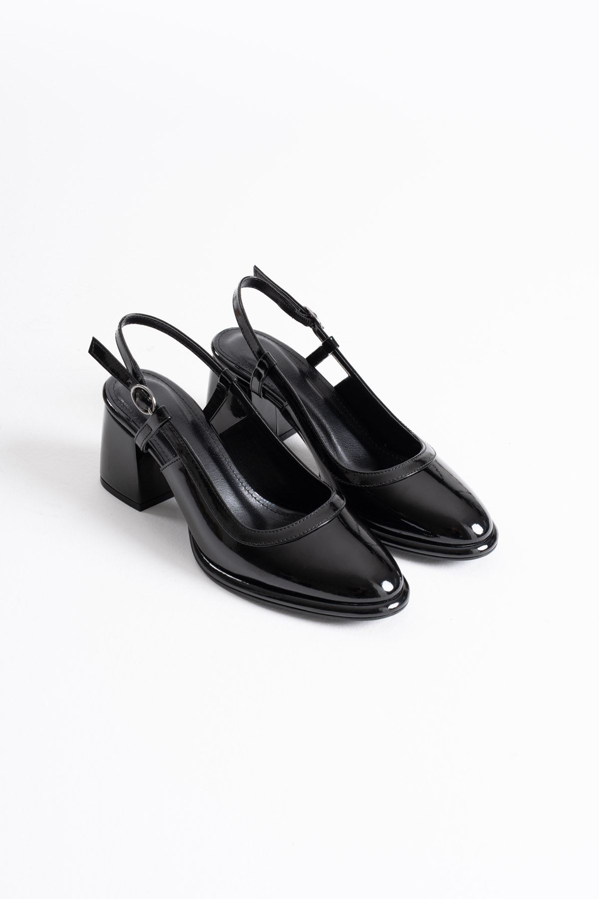 Siyah Rugan Kadın Topuklu Ayakkabı TR18MS17A