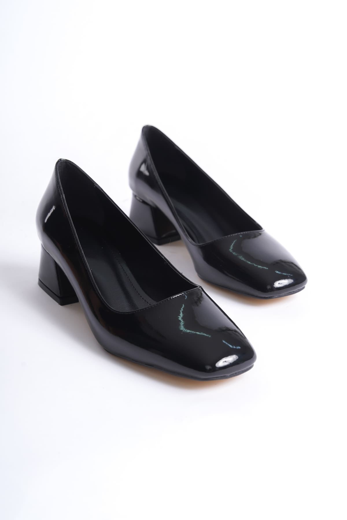 Kadın Siyah Rugan Topuklu Ayakkabı TR08MS23E