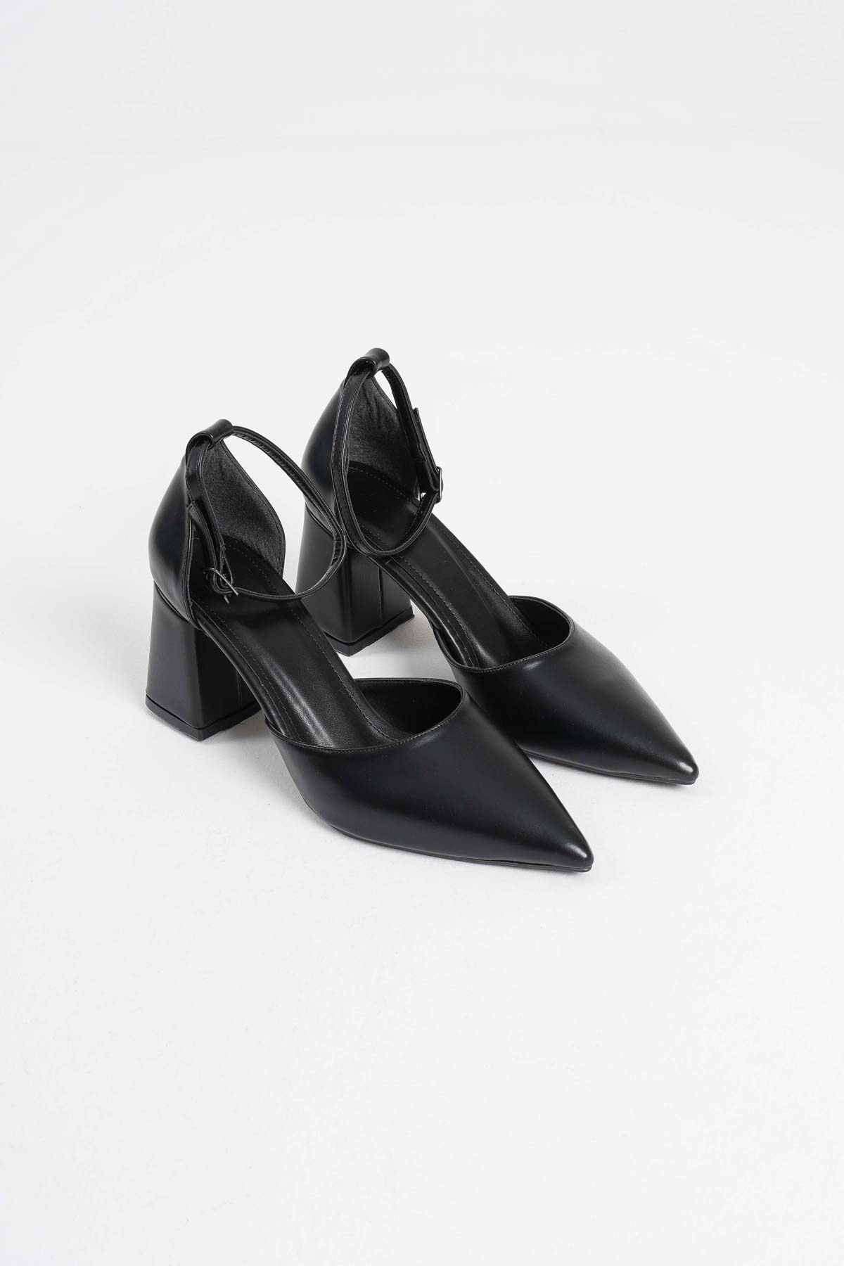 Siyah Cilt Kadın Topuklu Ayakkabı TR08MS11D