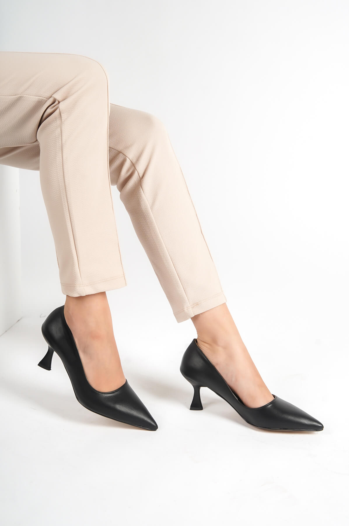 Kadın Siyah Topuklu Ayakkabı TR08MS03A