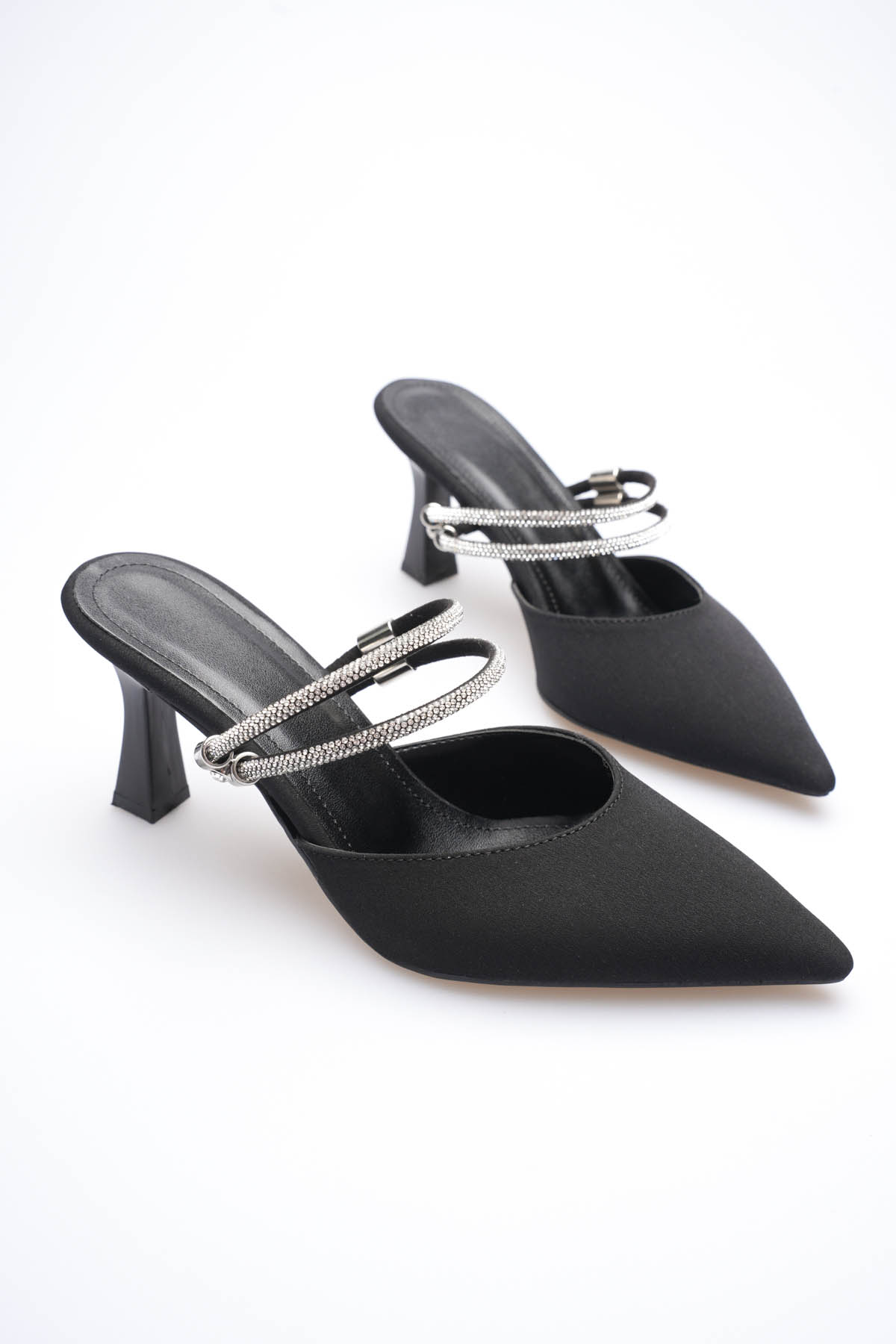 Kadın Taşlı Siyah Saten Topuklu Ayakkabı TR12MS04A