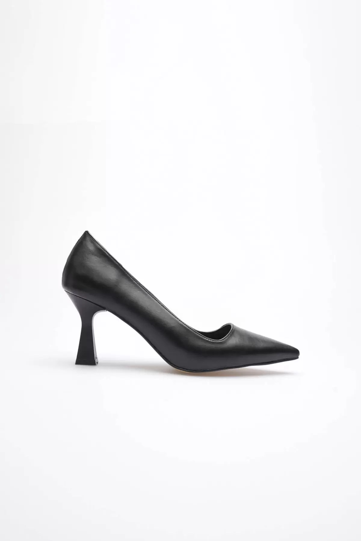 Siyah Sivri Burun Orta Topuklu Kadın Stiletto TR20MS02A