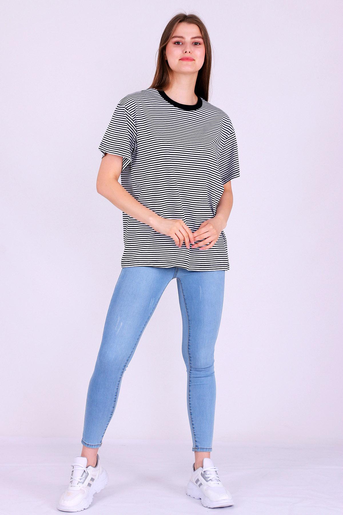 Siyah Beyaz Çizgili Kadın Oversize Çizgili Basic Tshirt