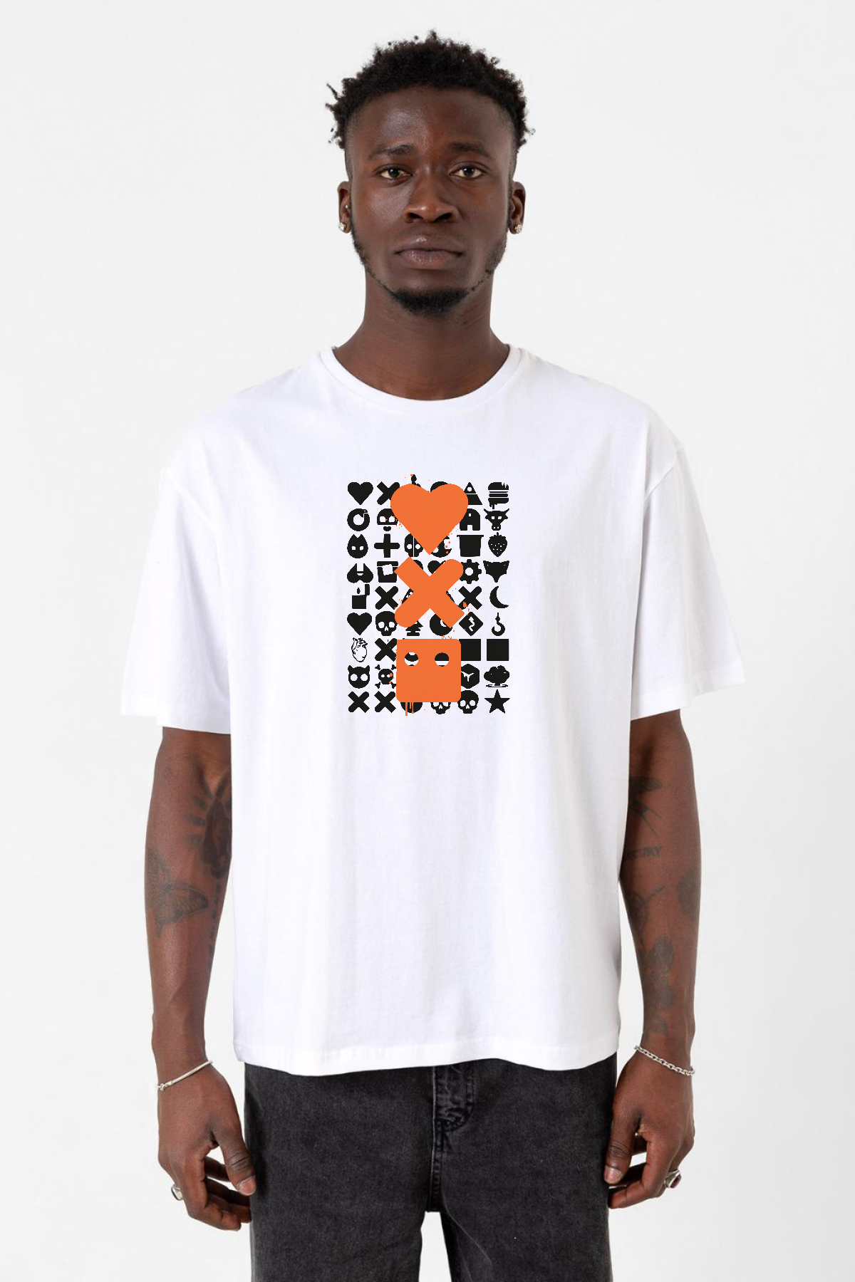 Love Death Robots Orange Beyaz Erkek Oversize Tshirt