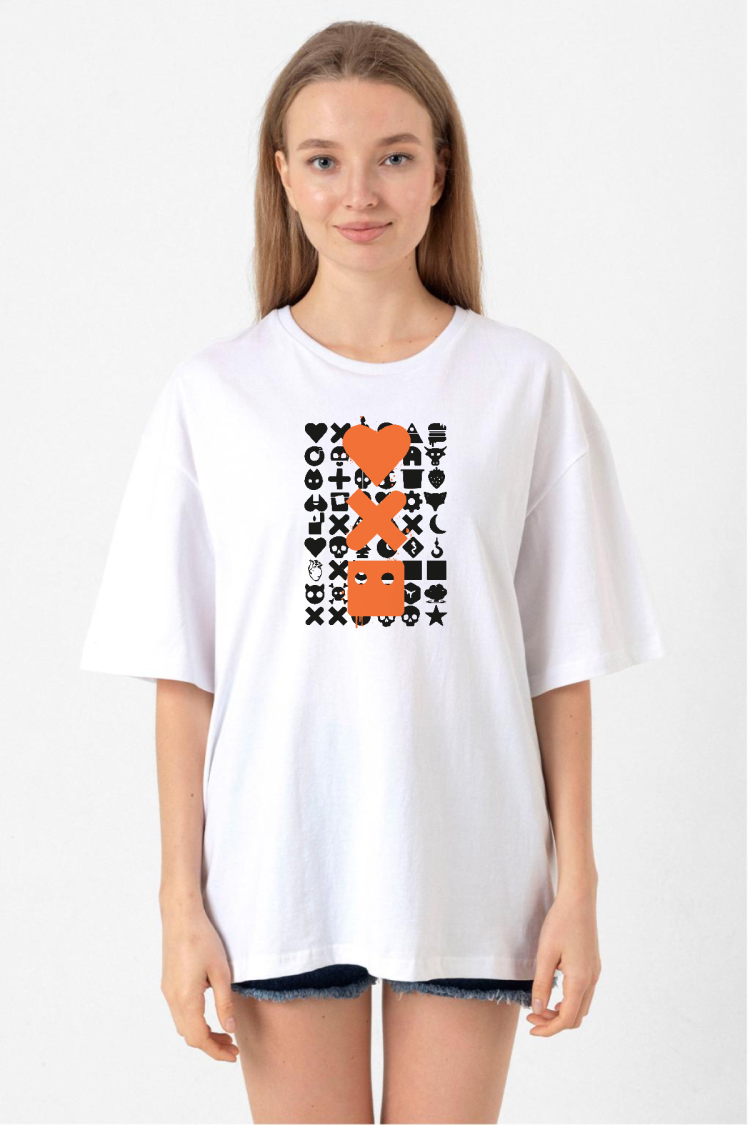 Love Death Robots Orange Beyaz Kadın Oversize Tshirt