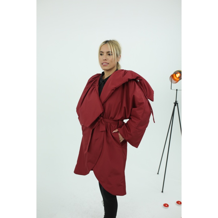 Bordo Geniş Yaka Tek Tarafı Büzgülü Beli Kemerli Uzun Tasarım Mont