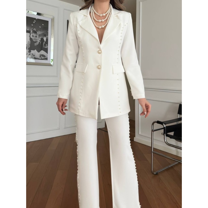 Beyaz İnci Detaylı İnci Kolyeli Ceket Pantolon Takım