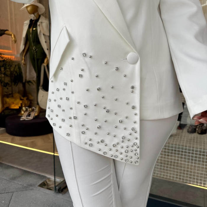 Beyaz Sağ Etek Ucu Çakma Taş Detaylı Ceket
