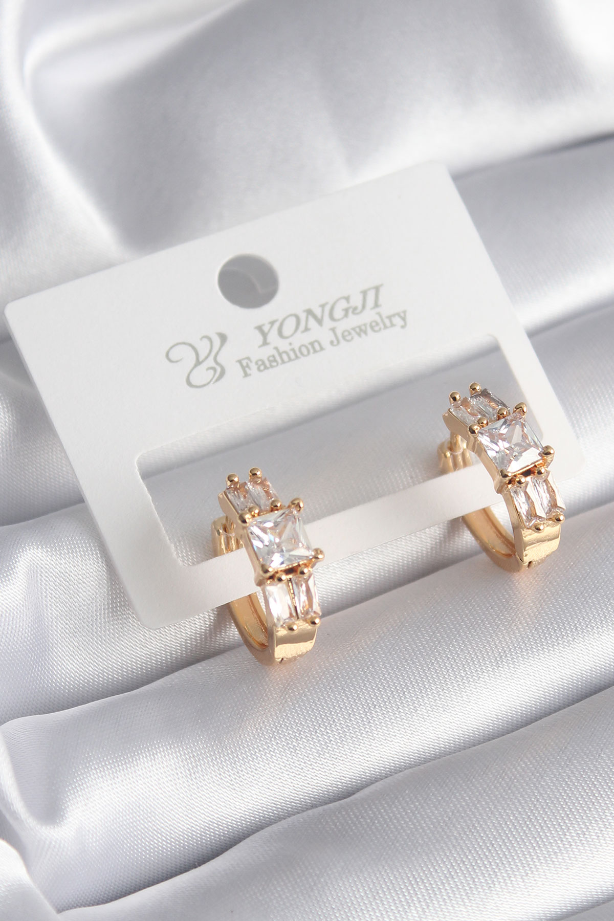 Pirinç  Gold Renk Kare Zirkon Taşlı Kadın Küpe
