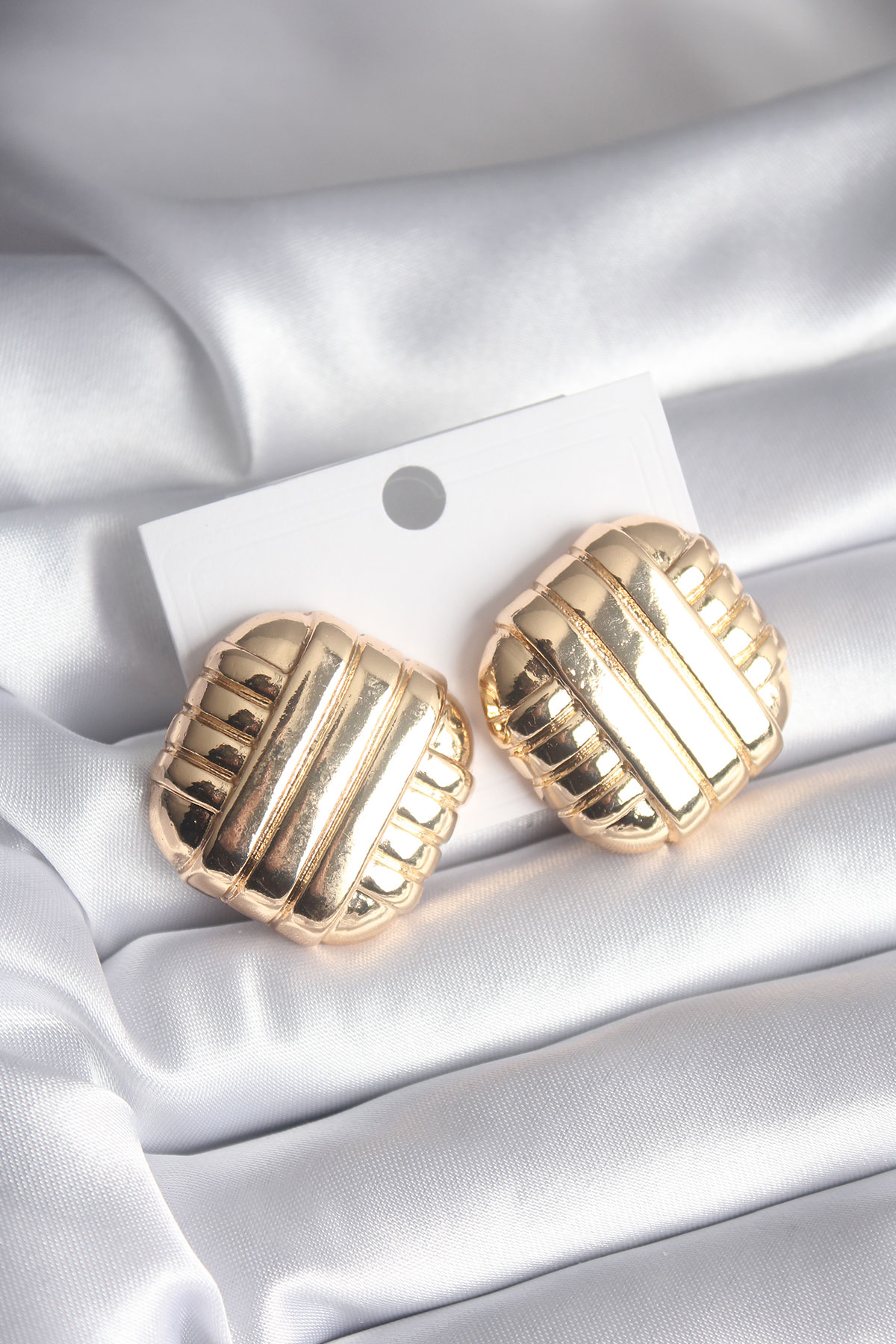 Pirinç  Gold Renk İşleme Detay Kadın Küpe