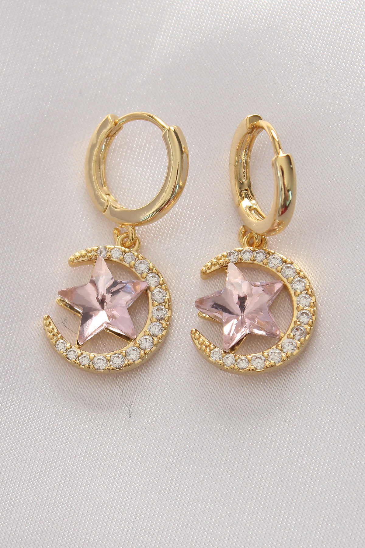 Pirinç Gold Renk Pembe Zirkon Taşlı Detay Ay Küpe