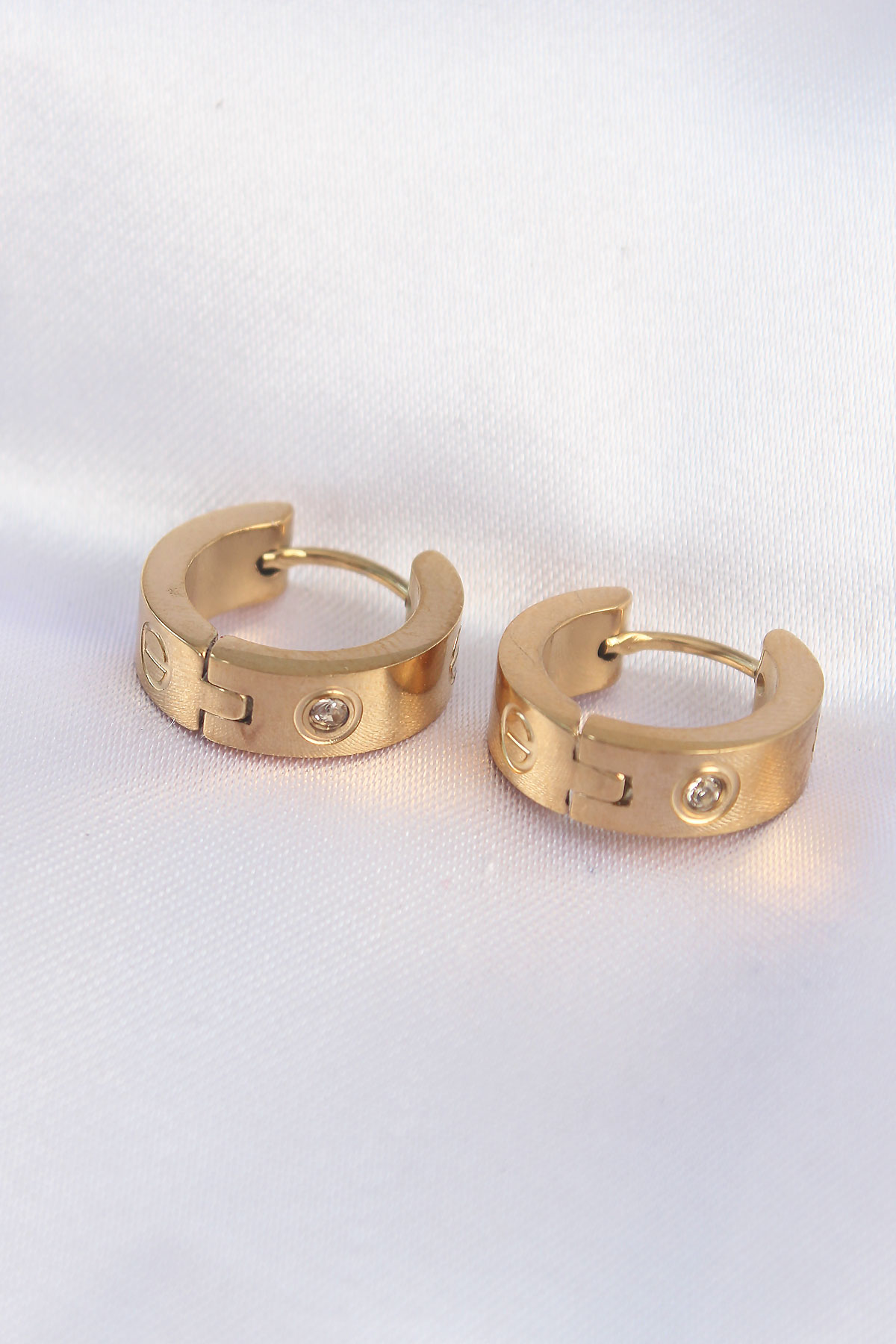 Çelik Özel Seri   Gold Renk Zirkon Taşlı Minimal Cartier Model Halka Küpe