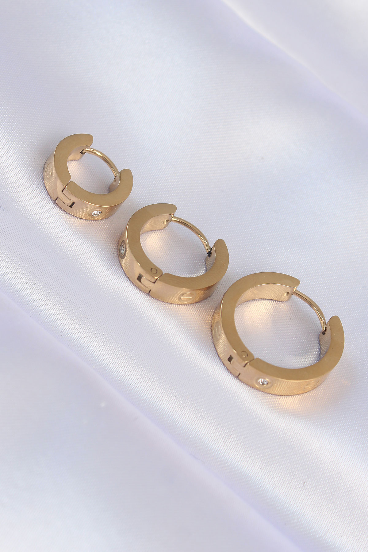 Çelik Özel Seri   Gold Renk Zirkon Taşlı Cartier Model 3Lü Halka Küpe