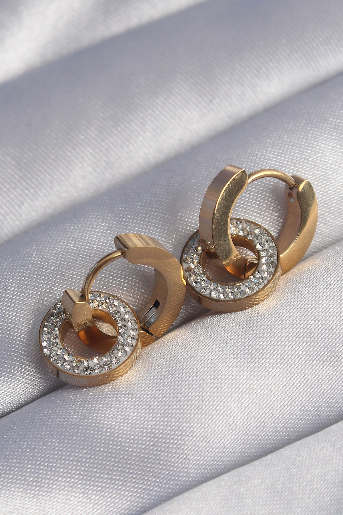 Çelik Özel Seri   Gold Renk Zirkon Taşlı İç İçe Geçmeli Oval Küpe