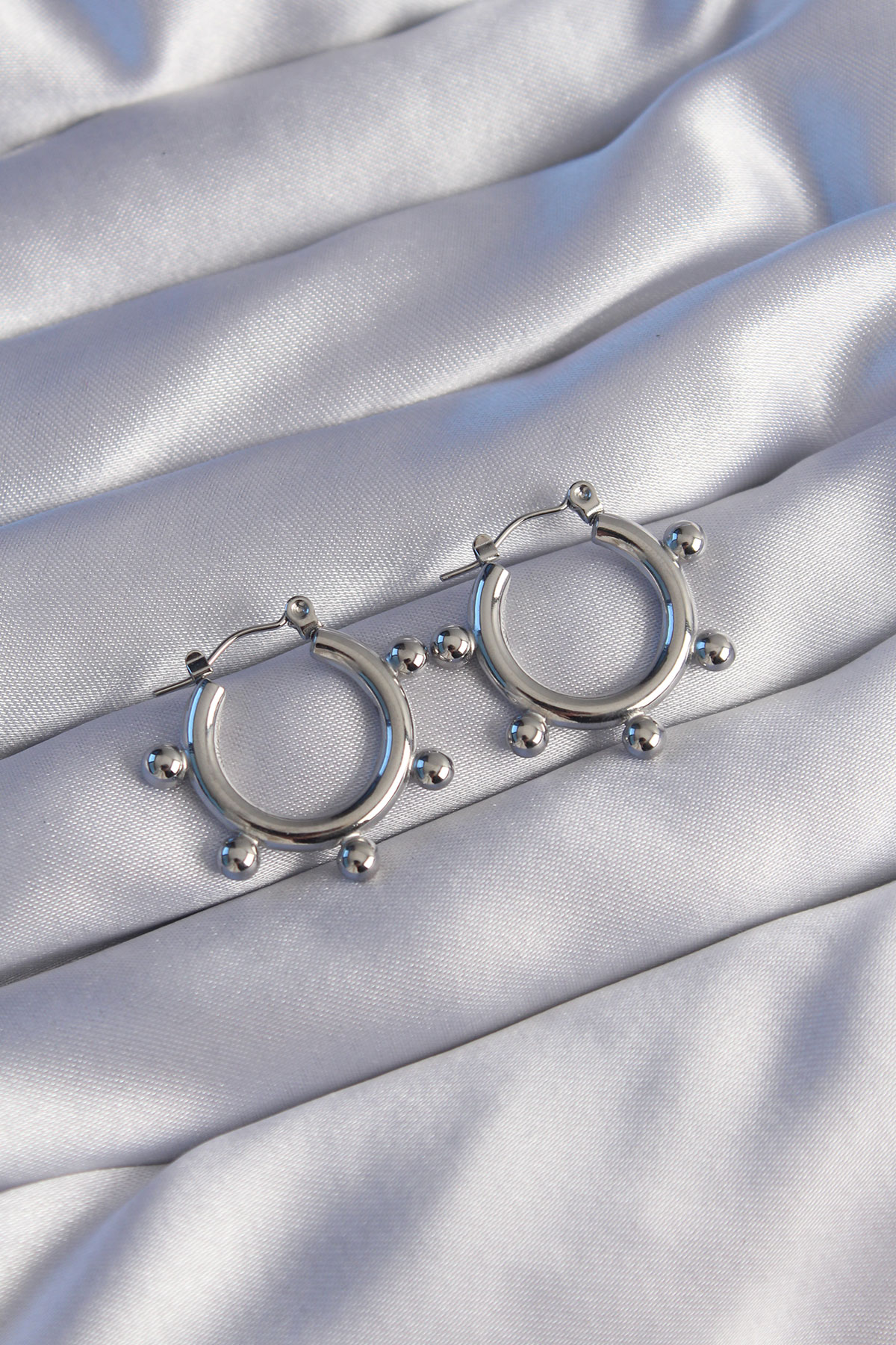 Çelik Özel Seri    Renk Topçuk Tasarımlı Oval Küpe