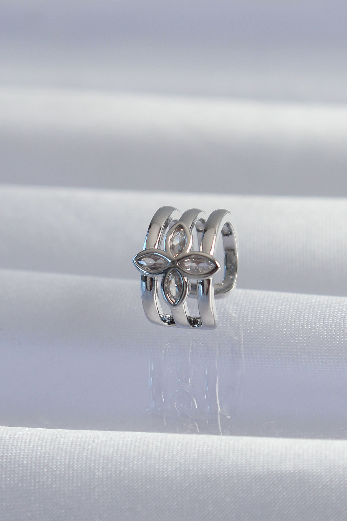 Özel Seri Pirinç  Renk Yonca Earcuff Küpe