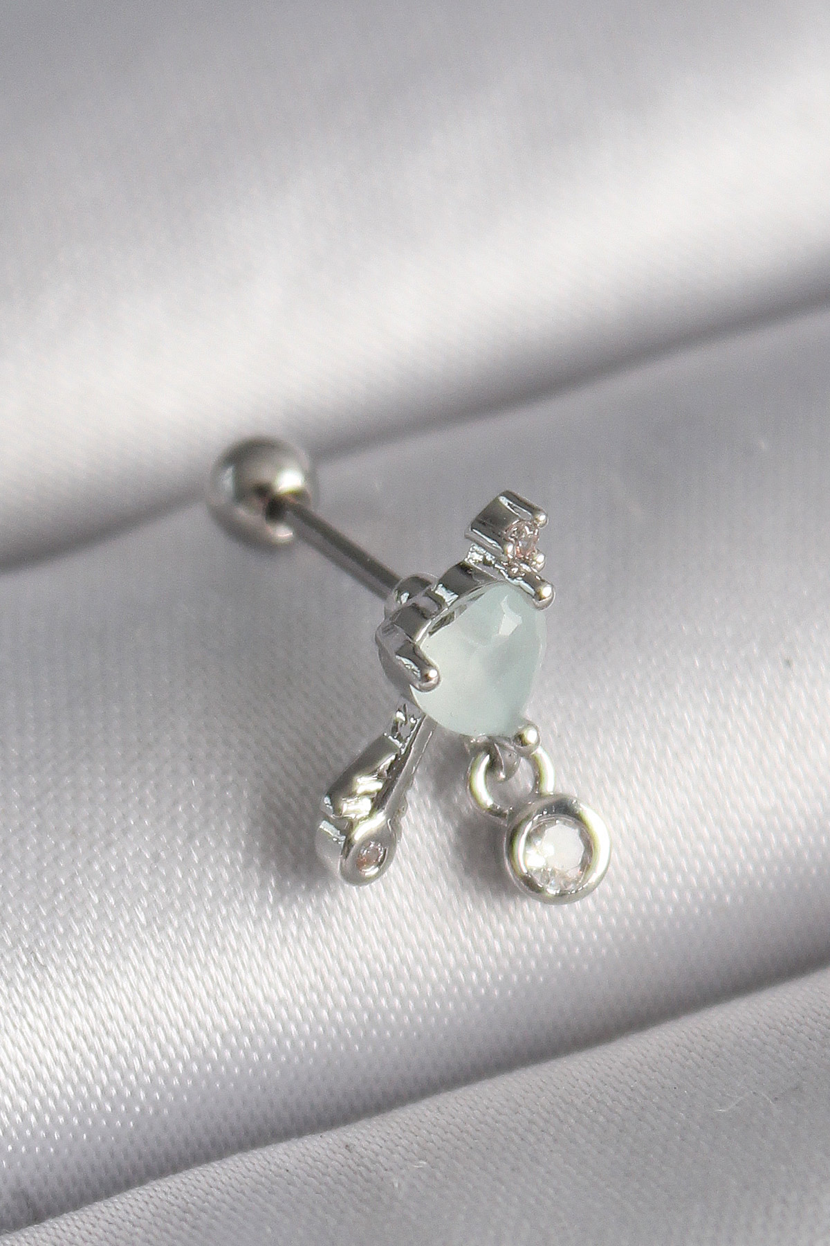 Çelik  Renk Beyaz Minelik Kalp Sallantı Zirkon Taş Detay Tragus Piercing