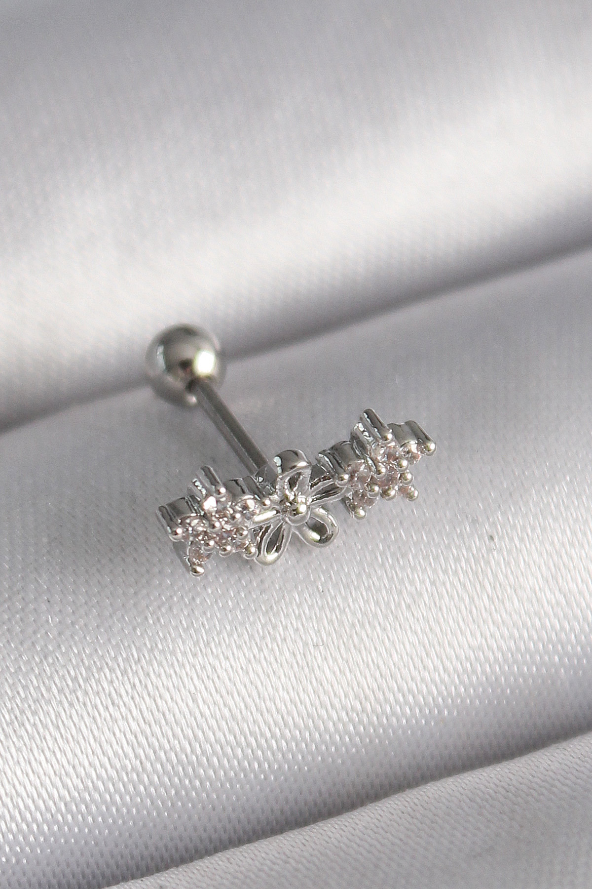 Çelik  Renk Zirkon Taşlı Çiçek Tragus Piercing
