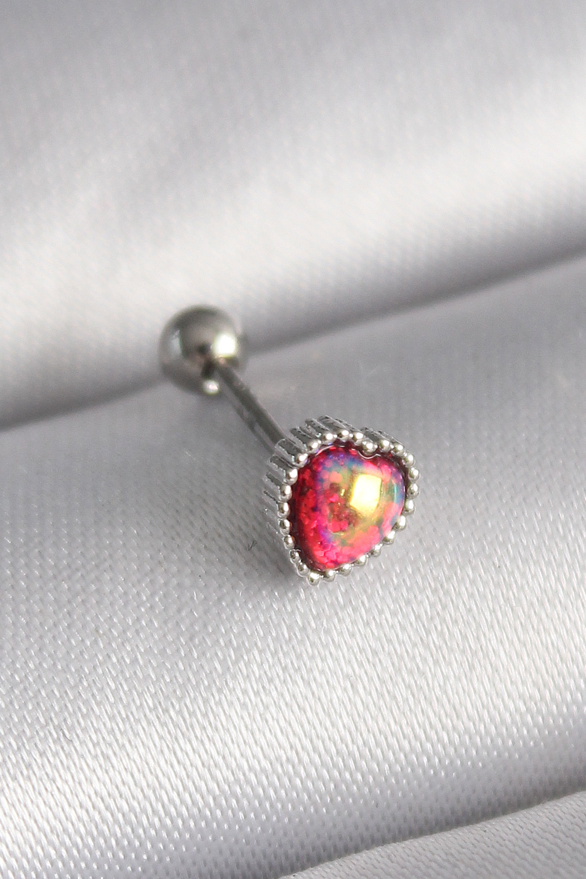 Çelik  Renk Kırmızı Mineli Kalp Tragus Piercing