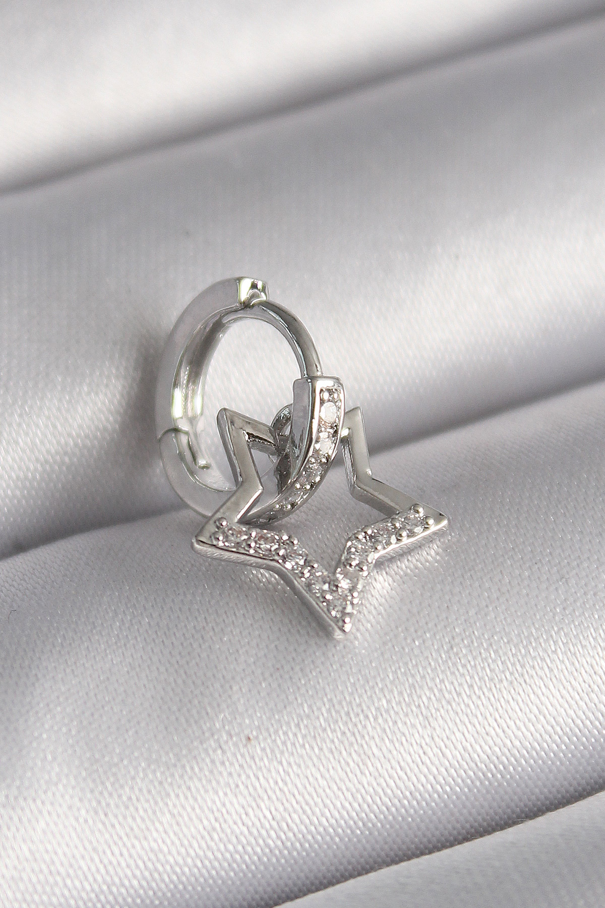 316L Çelik Gümüş Renk Zirkon Taşlı Sallantı Model Tragus Piercing