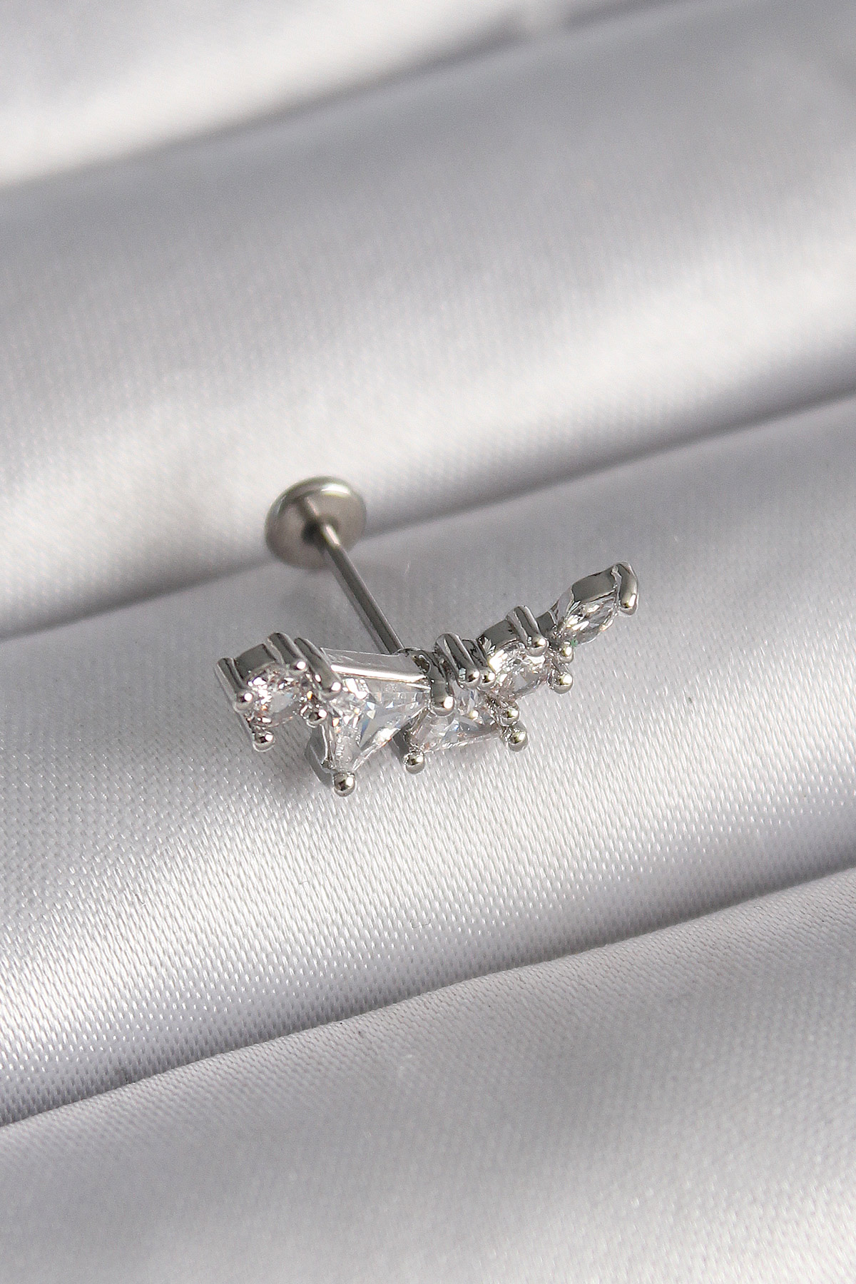 Çelik  Renk Zirkon Taşlı Tragus Piercing