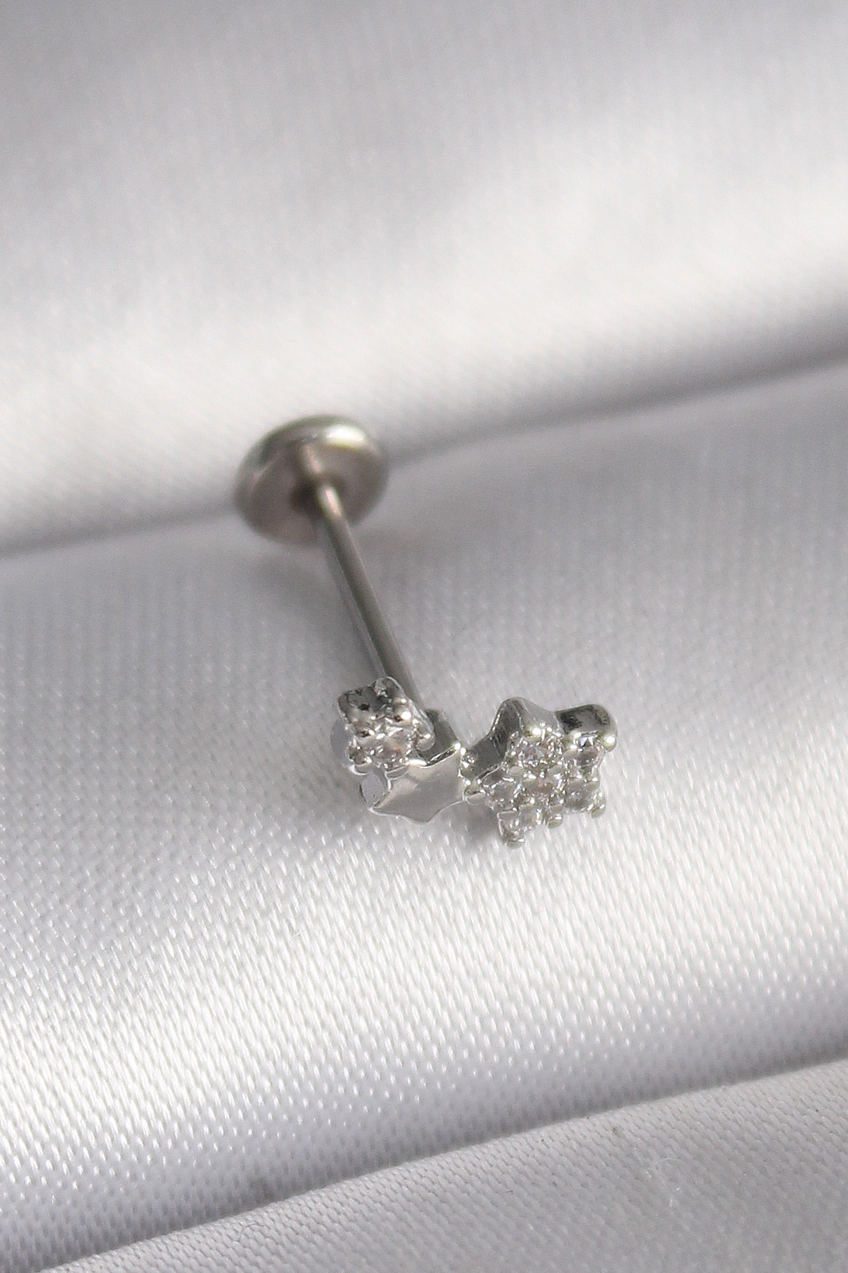 Çelik  Renk Zirkon Taşlı Model Tragus Piercing