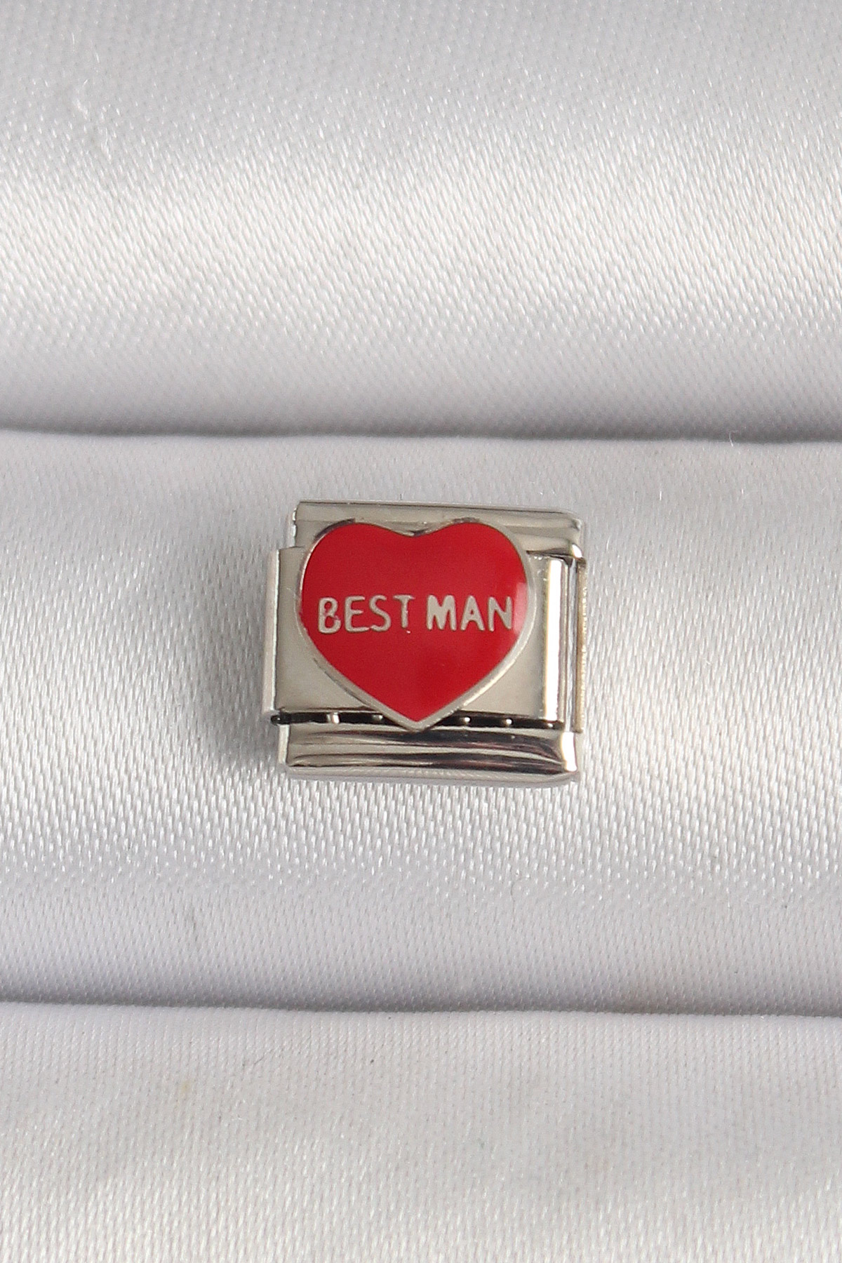 Çelik  Renk 'Best Man' Yazılı Kırmızı Kalp İşlemeli Nomination Charm