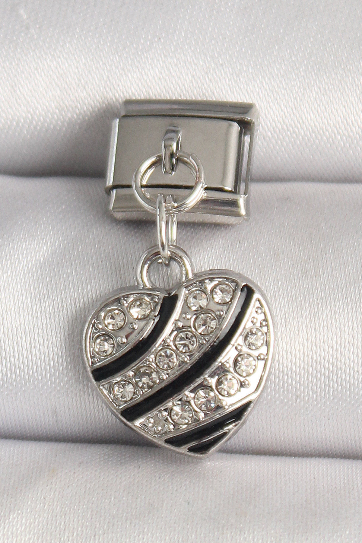 Çelik  Renk Zirkon Taşlı Kalp Model Nomination Charm