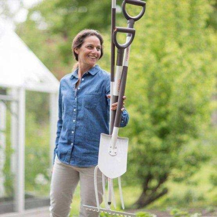 Fiskars 1019605-131513 Hafif Bahçe Küreği Sivri Uçlu